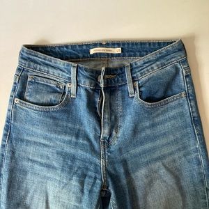 Levi’s 721 High Rise Skinny Ripped Jeans Size 25